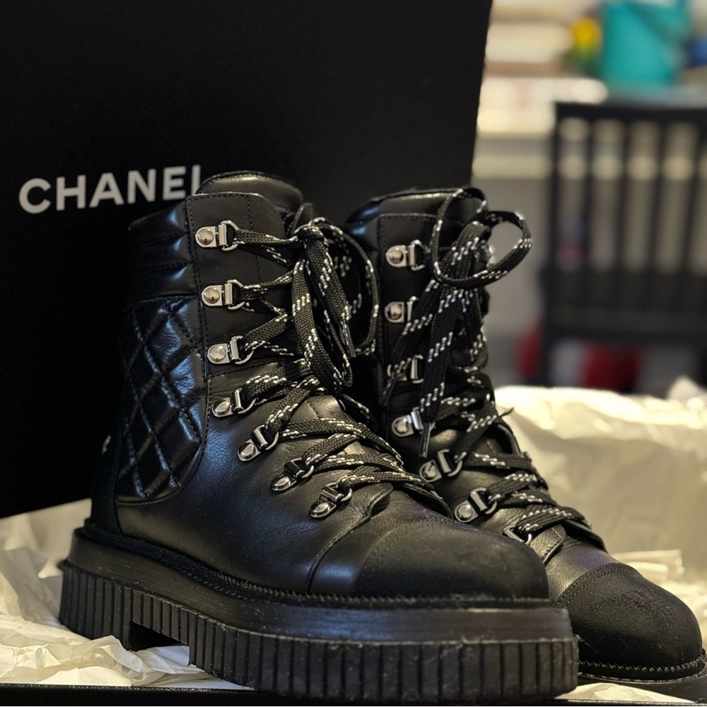 CHANEL Combat Calfskin Grosgrain Quilted Lace Up Boots Size 37 - Picture 10 of 17